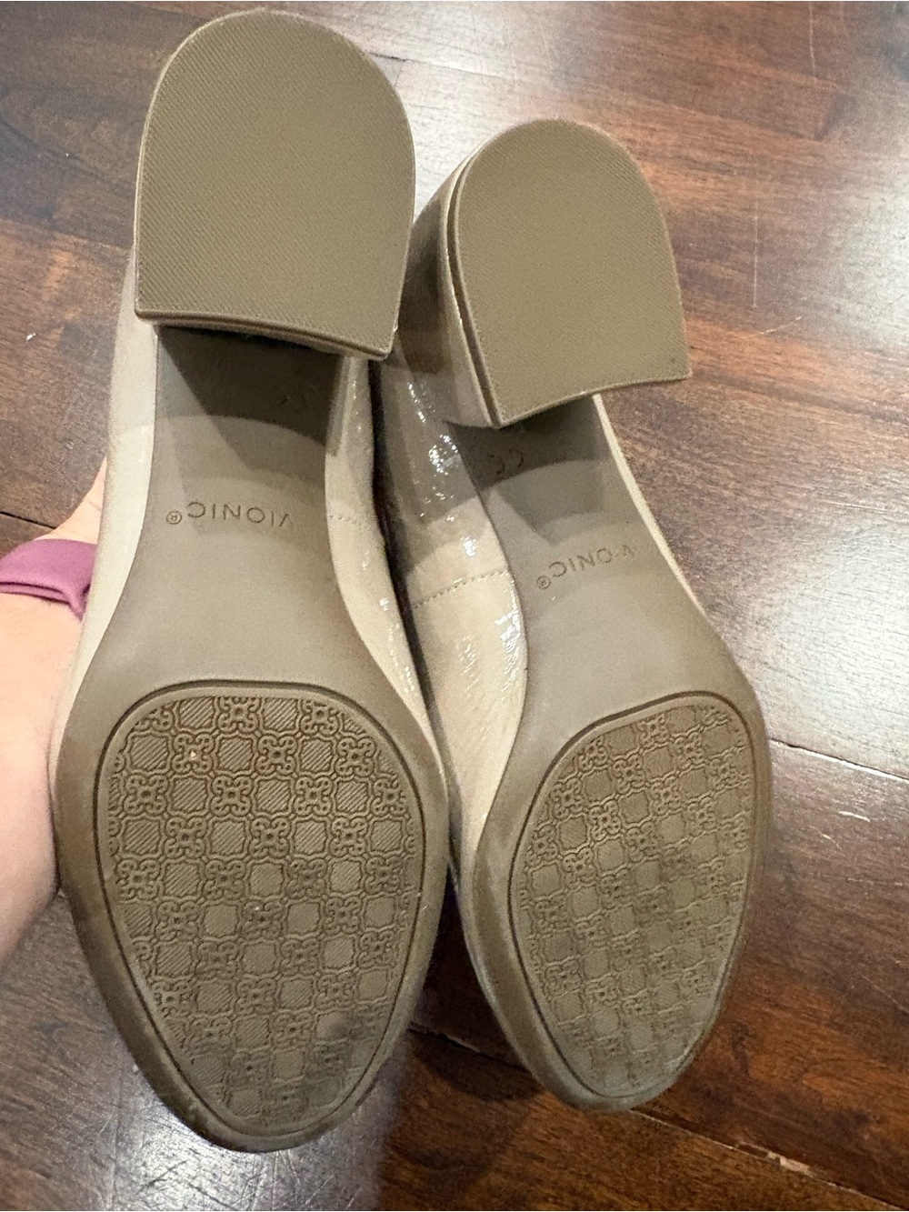 Vionic Crinkled Carmel Leather Pumps - Picture 6 of 8